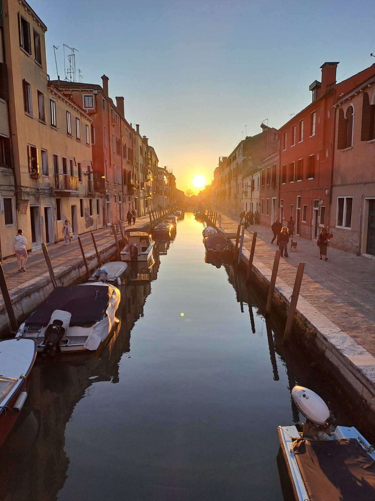 Venedig – Kanal im Abendlicht bei Sonnenuntergang